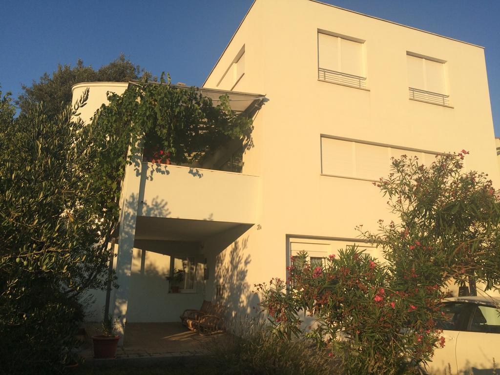 Apartment Valery Zara Esterno foto